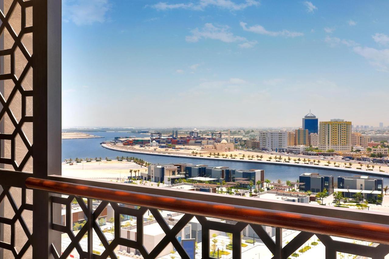 อัจมัน ซารัย อะ ลักชัวรี คอลเลคชั่น รีสอร์ต อัจมัน Hotel อัจมาน ภายนอก รูปภาพ View of the port of Suez