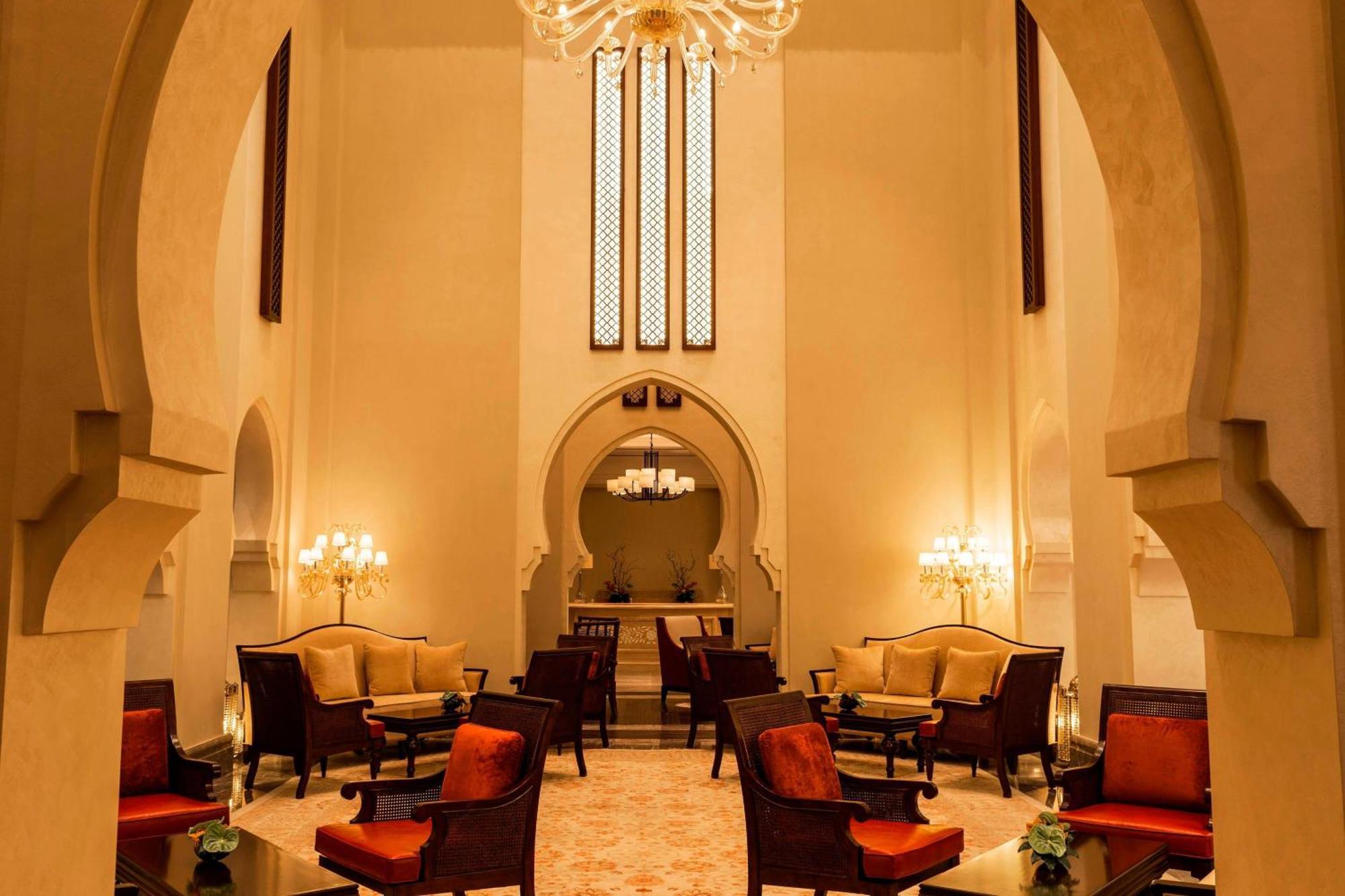 อัจมัน ซารัย อะ ลักชัวรี คอลเลคชั่น รีสอร์ต อัจมัน Hotel อัจมาน ภายนอก รูปภาพ The lobby of the Four Seasons Hotel in Casablanca