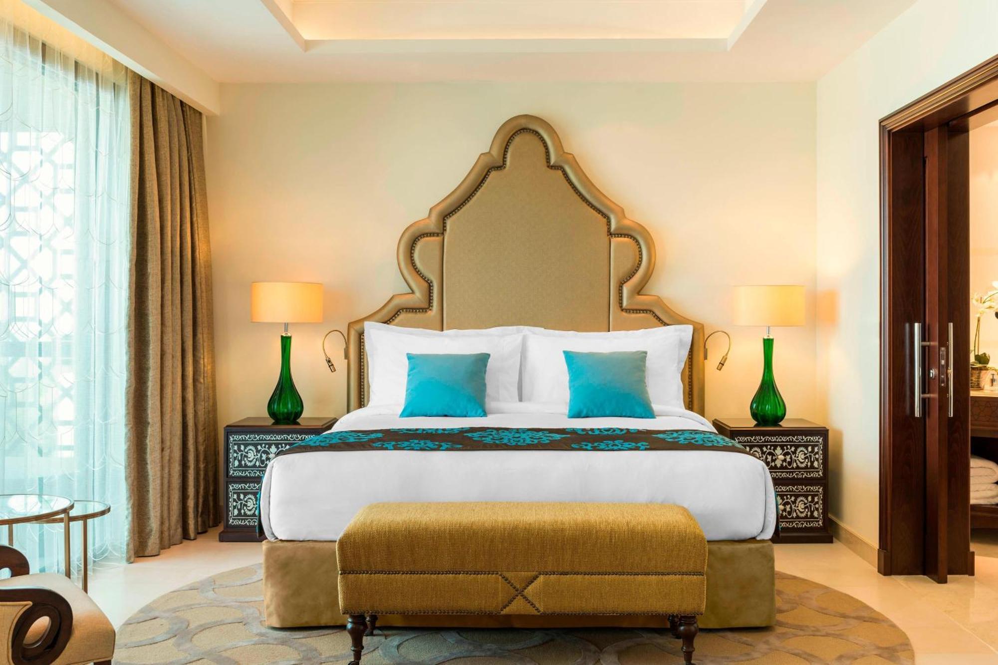 อัจมัน ซารัย อะ ลักชัวรี คอลเลคชั่น รีสอร์ต อัจมัน Hotel อัจมาน ภายนอก รูปภาพ A bedroom at the Jumeirah Emirates Towers Hotel