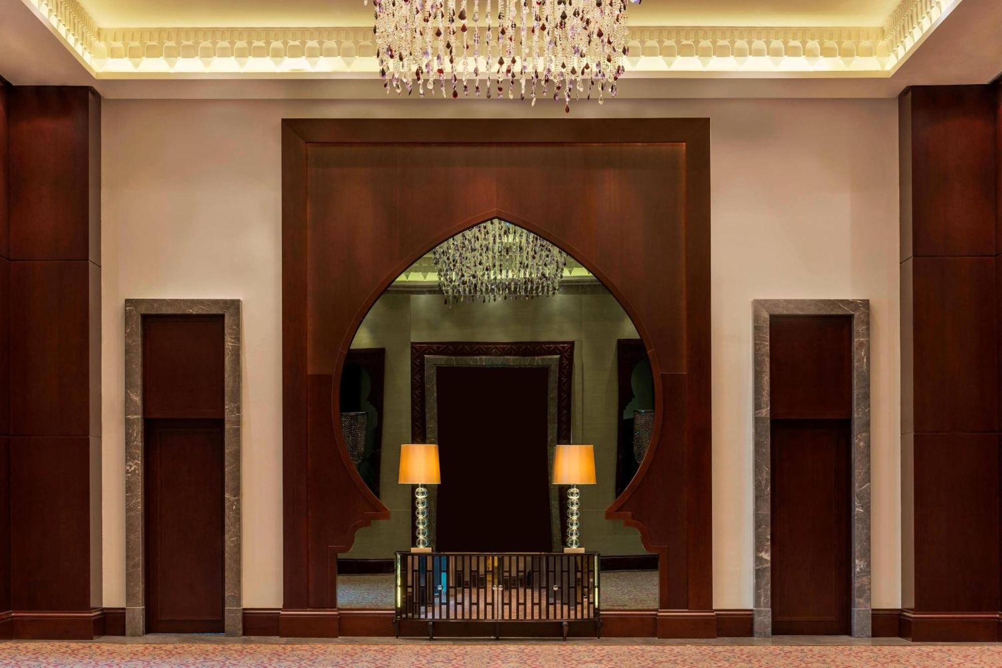 อัจมัน ซารัย อะ ลักชัวรี คอลเลคชั่น รีสอร์ต อัจมัน Hotel อัจมาน ภายนอก รูปภาพ The hotel's lobby