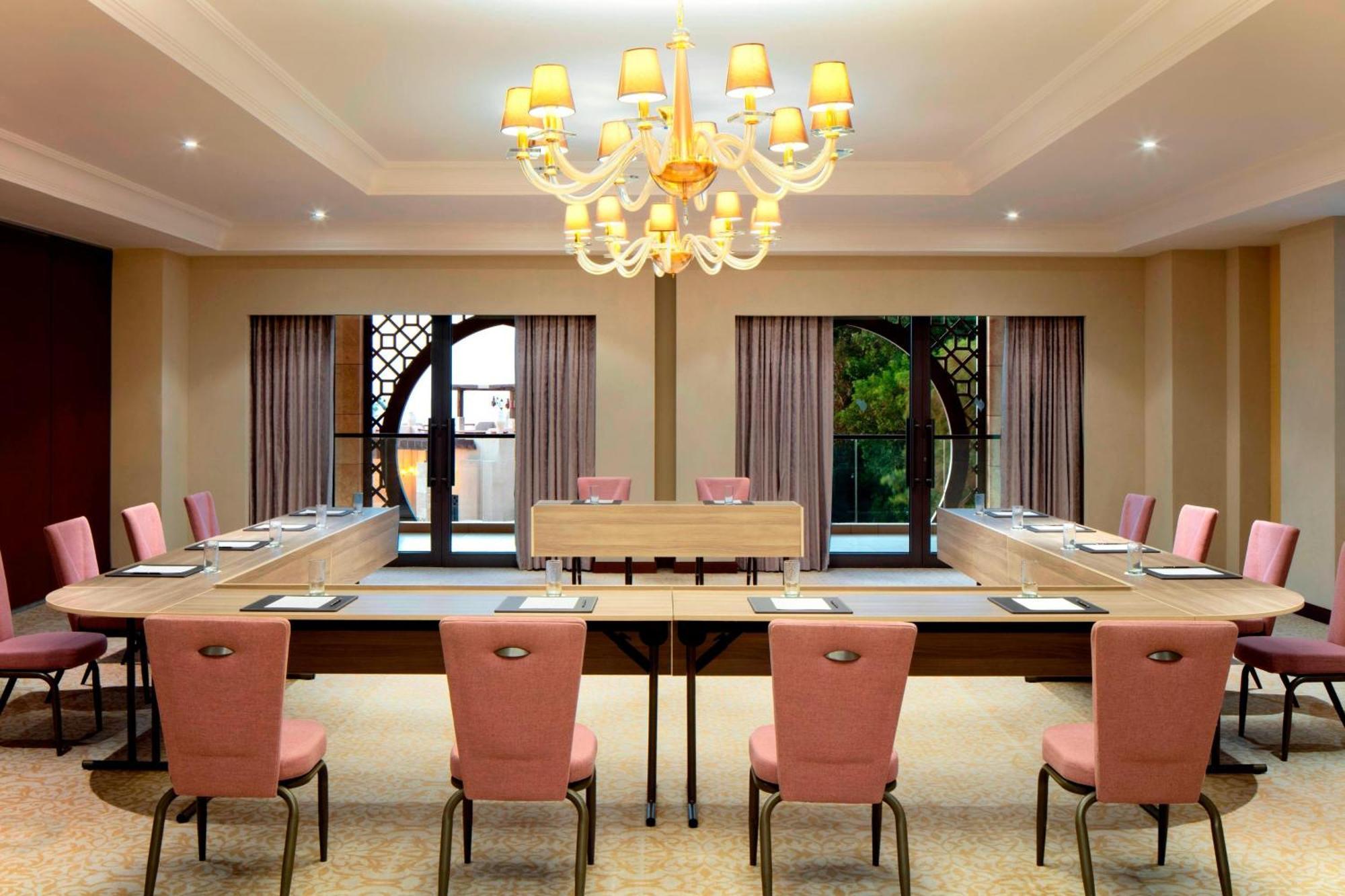 อัจมัน ซารัย อะ ลักชัวรี คอลเลคชั่น รีสอร์ต อัจมัน Hotel อัจมาน ภายนอก รูปภาพ Meeting room