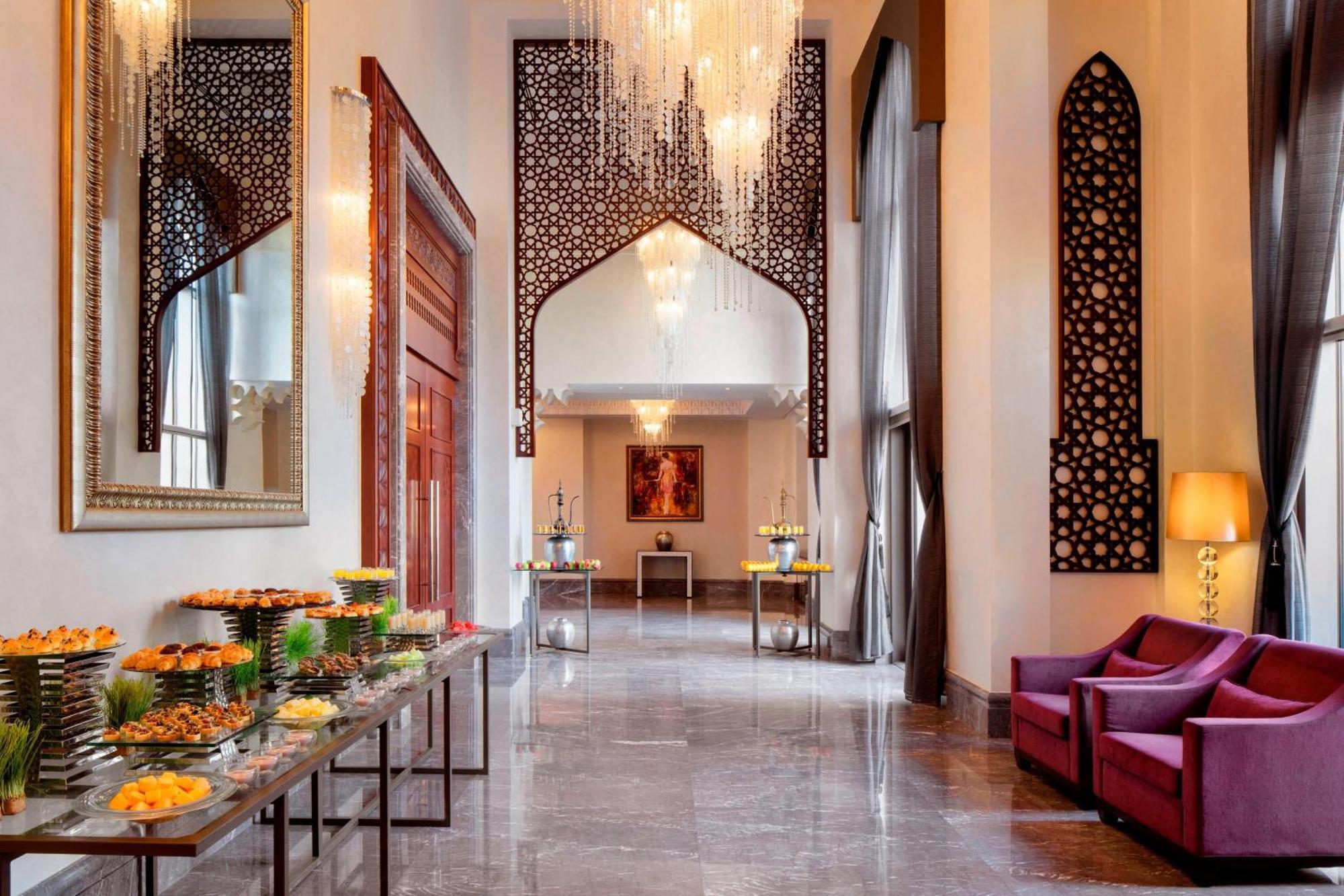 อัจมัน ซารัย อะ ลักชัวรี คอลเลคชั่น รีสอร์ต อัจมัน Hotel อัจมาน ภายนอก รูปภาพ The lobby of the hotel