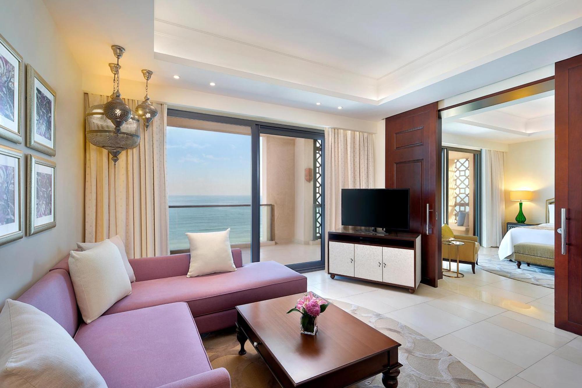 อัจมัน ซารัย อะ ลักชัวรี คอลเลคชั่น รีสอร์ต อัจมัน Hotel อัจมาน ภายนอก รูปภาพ A suite at the Jumeirah Atlantis